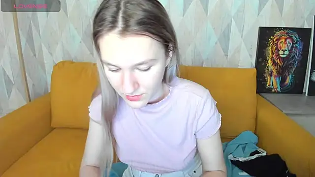 Mariel Brown online show from 01.03.25