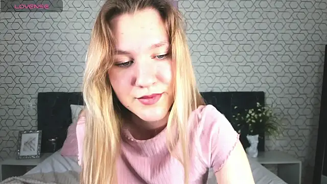 Mariel Brown online show from 01.06.25