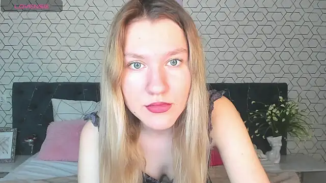 Mariel Brown online show from 01.07.25