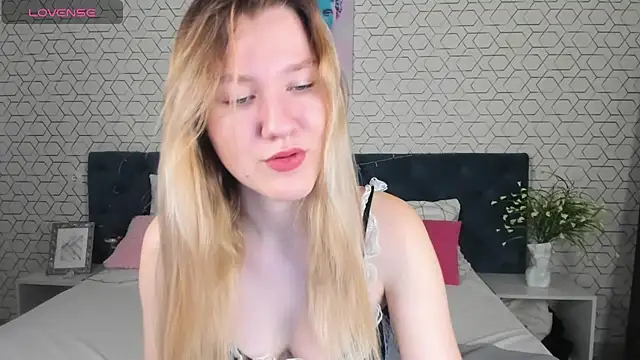 Mariel Brown online show from 01.11.25