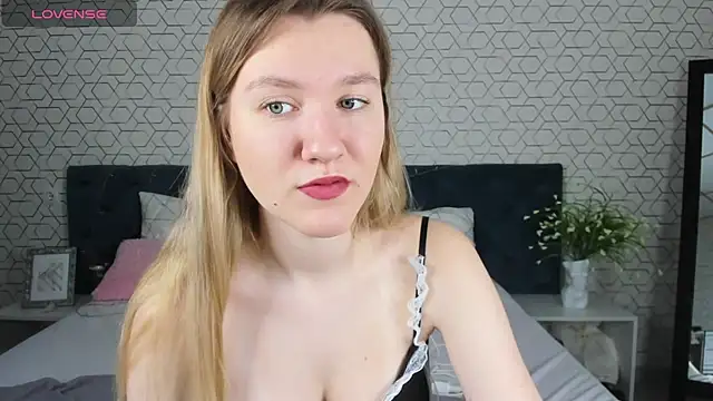 Mariel Brown online show from 01.12.25