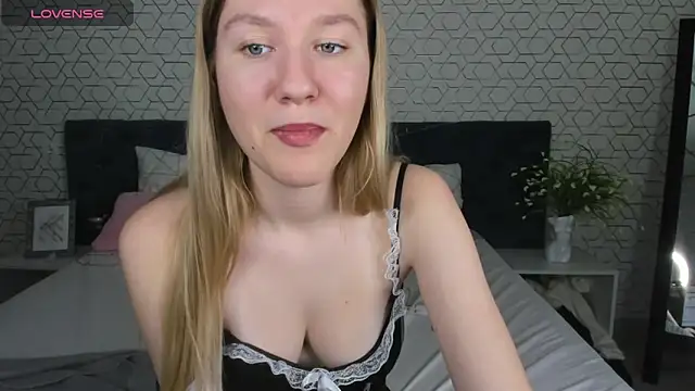 Mariel Brown online show from 01.12.25