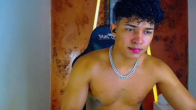 jamescurli  online show from 02.01.25