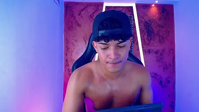 jamescurli  online show from 02.25.25