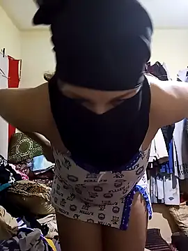 Snapshot of Sirinsx chatting on 12.11.24 Sirinsx online show from 12.11.24