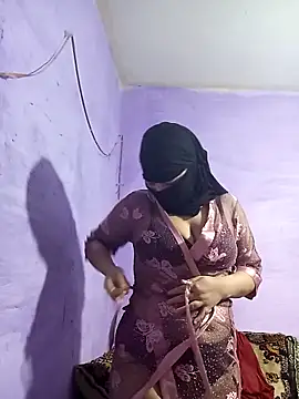 Snapshot of Sirinsx chatting on 02.19.25 Sirinsx online show from 02.19.25