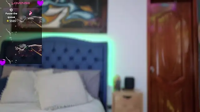 QueenYsuRey online show from 10.16.25