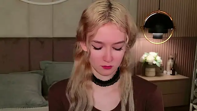 NaomiLoys online show from 02.25.25