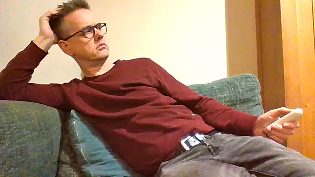 Snapshot of Hectorthyssen1 chatting on 02.13.25 Hectorthyssen1 online show from 02.13.25