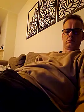 Snapshot of Hectorthyssen1 chatting on 10.15.25 Hectorthyssen1 online show from 10.15.25