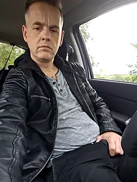 Snapshot of Hectorthyssen1 chatting on 10.17.25 Hectorthyssen1 online show from 10.17.25