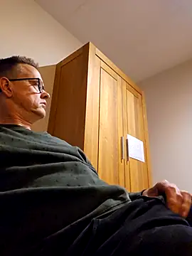 Snapshot of Hectorthyssen1 chatting on 10.18.25 Hectorthyssen1 online show from 10.18.25