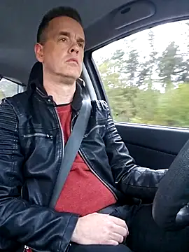 Snapshot of Hectorthyssen1 chatting on 10.20.25 Hectorthyssen1 online show from 10.20.25