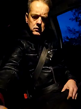 Snapshot of Hectorthyssen1 chatting on 11.04.25 Hectorthyssen1 online show from 11.04.25