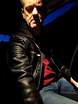 Snapshot of Hectorthyssen1 chatting on 11.05.25 Hectorthyssen1 online show from 11.05.25