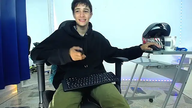 Zacktk7 online show from 12.17.24