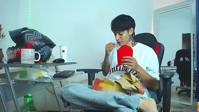 Zacktk7 online show from 12.25.24