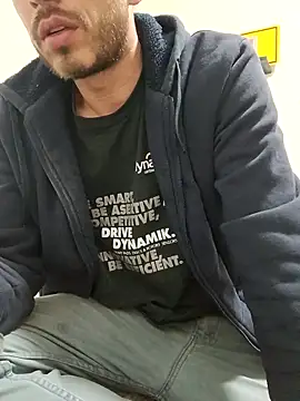 Snapshot of jhonyhot9292 chatting on 12.20.25 jhonyhot9292 online show from 12.20.25