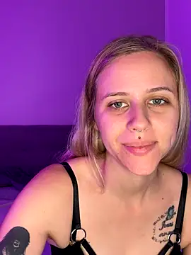 lunawolf21 online show from 10.16.25