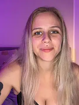 lunawolf21 online show from 10.21.25