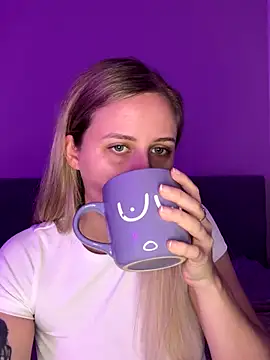 lunawolf21 online show from 12.16.25