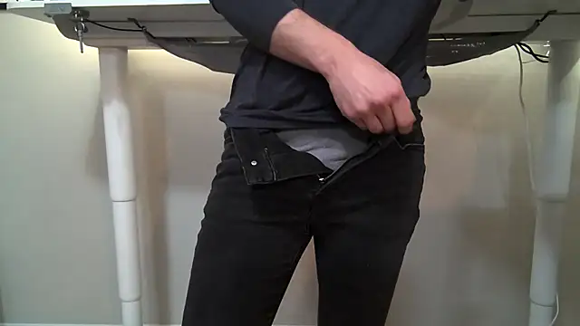 Snapshot of katbot chatting on 12.18.24 katbot online show from 12.18.24