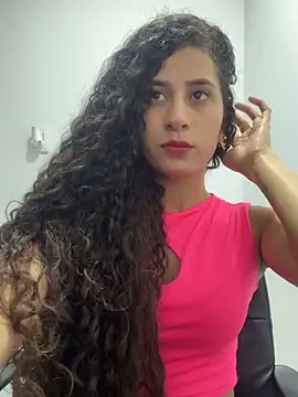 bella ponce1 online show from 12.14.24