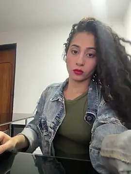 bella ponce1 online show from 02.11.25