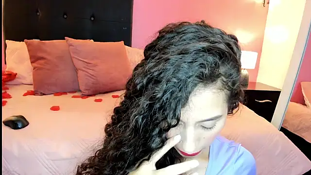 bella ponce1 online show from 02.17.25