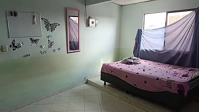 Snapshot of luxandracon23 chatting on 02.12.25 luxandracon23 online show from 02.12.25