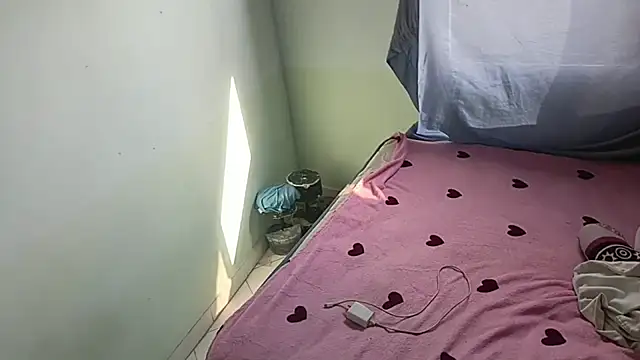 Snapshot of luxandracon23 chatting on 02.14.25 luxandracon23 online show from 02.14.25