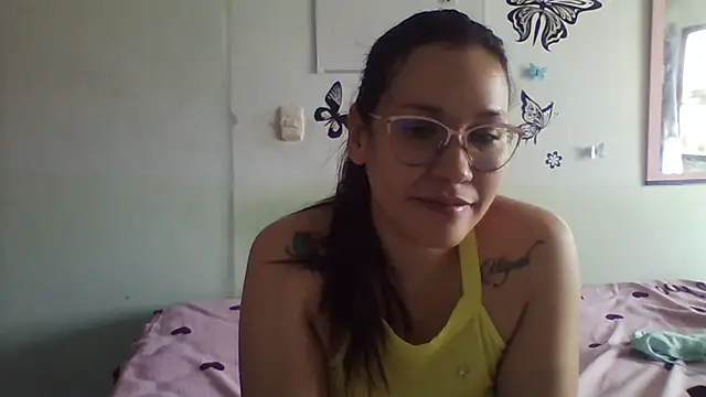 Snapshot of luxandracon23 chatting on 02.22.25 luxandracon23 online show from 02.22.25