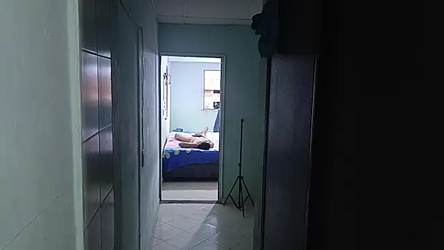 Snapshot of luxandracon23 chatting on 02.24.25 luxandracon23 online show from 02.24.25