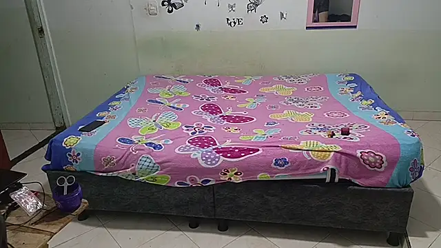 Snapshot of luxandracon23 chatting on 02.25.25 luxandracon23 online show from 02.25.25