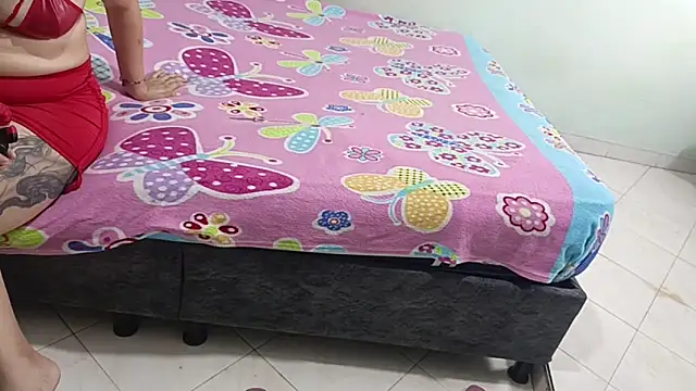 Snapshot of luxandracon23 chatting on 03.04.25 luxandracon23 online show from 03.04.25