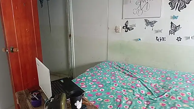 Snapshot of luxandracon23 chatting on 03.19.25 luxandracon23 online show from 03.19.25