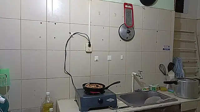 Snapshot of luxandracon23 chatting on 03.19.25 luxandracon23 online show from 03.19.25