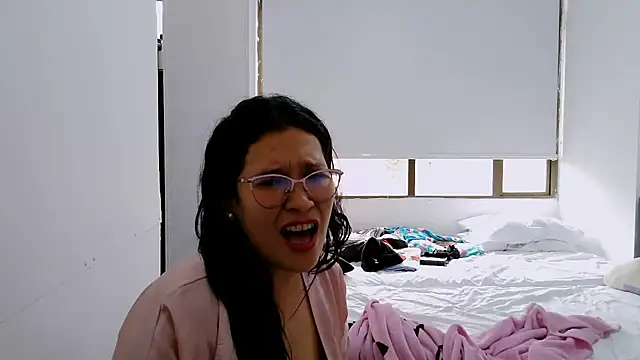 Snapshot of luxandracon23 chatting on 09.15.25 luxandracon23 online show from 09.15.25