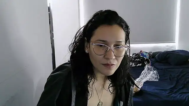 Snapshot of luxandracon23 chatting on 10.09.25 luxandracon23 online show from 10.09.25