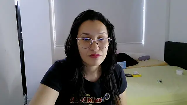 Snapshot of luxandracon23 chatting on 10.10.25 luxandracon23 online show from 10.10.25