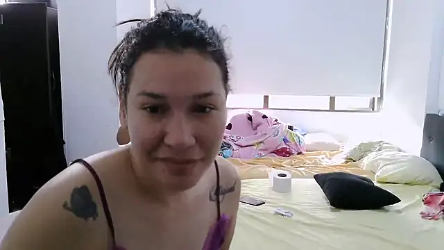 Snapshot of luxandracon23 chatting on 10.17.25 luxandracon23 online show from 10.17.25