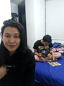 Snapshot of luxandracon23 chatting on 10.24.25 luxandracon23 online show from 10.24.25