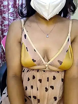 Snapshot of deslisexpriya chatting on 03.17.25 deslisexpriya online show from 03.17.25