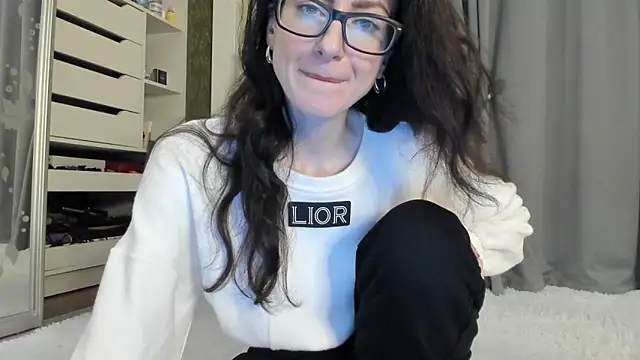 Snapshot of Baby_Jewel chatting on 10.15.25 Baby Jewel online show from 10.15.25