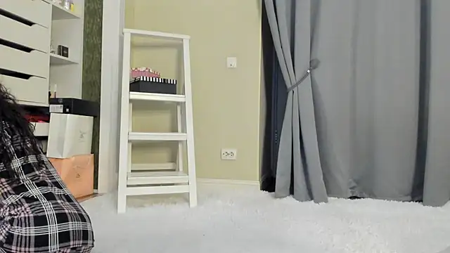 Snapshot of Baby_Jewel chatting on 10.21.25 Baby Jewel online show from 10.21.25