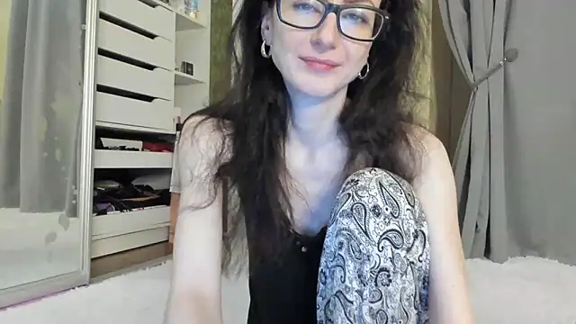 Snapshot of Baby_Jewel chatting on 10.28.25 Baby Jewel online show from 10.28.25