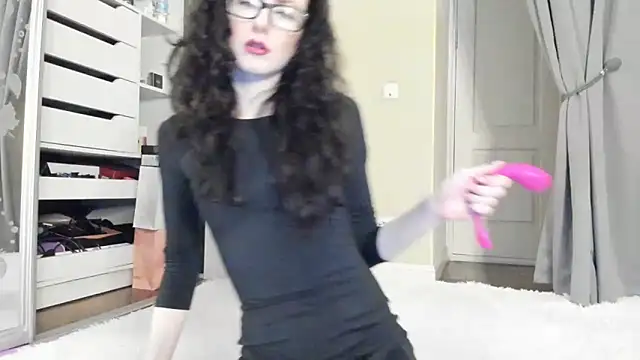 Snapshot of Baby_Jewel chatting on 10.30.25 Baby Jewel online show from 10.30.25