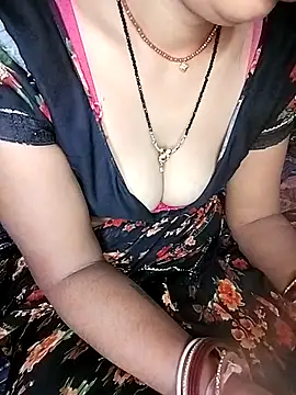 Snapshot of kumarigirl chatting on 10.31.25 kumarigirl online show from 10.31.25