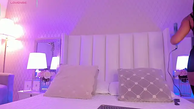 SophiaSmiiths  online show from 11.07.25