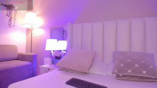 Snapshot of SophiaSmiiths_ chatting on 02.23.26 SophiaSmiiths online show from 02.23.26